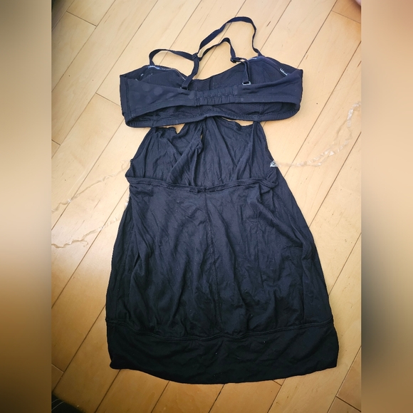 Lululemon hot but not tank - Picture 4 of 7